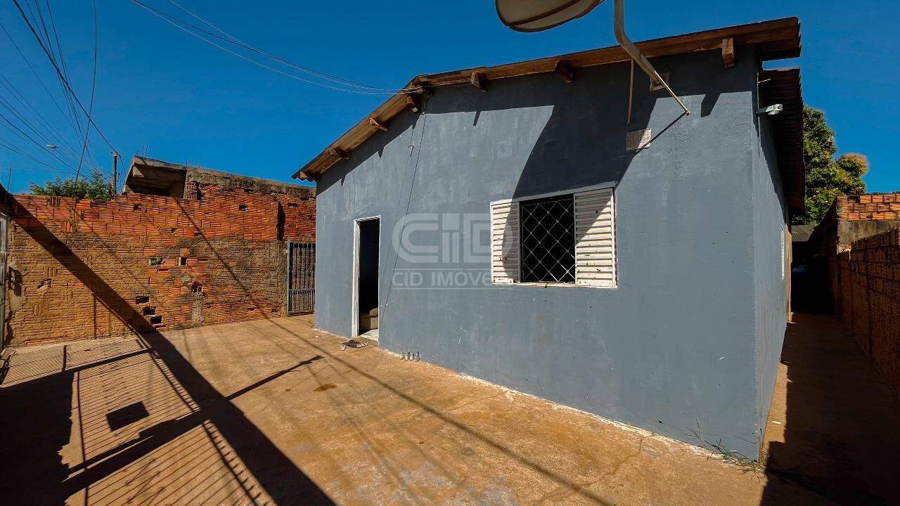 Casa à venda com 3 quartos, 100m² - Foto 1