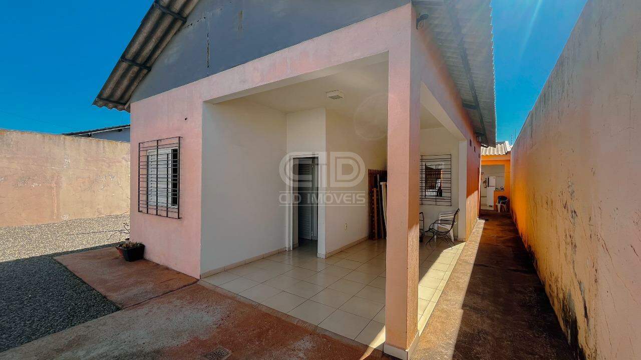 Casa à venda com 3 quartos, 112m² - Foto 1
