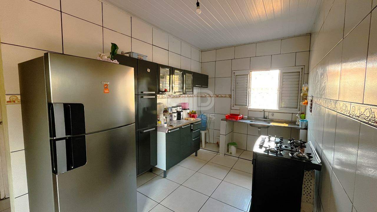 Casa à venda com 2 quartos, 200m² - Foto 4