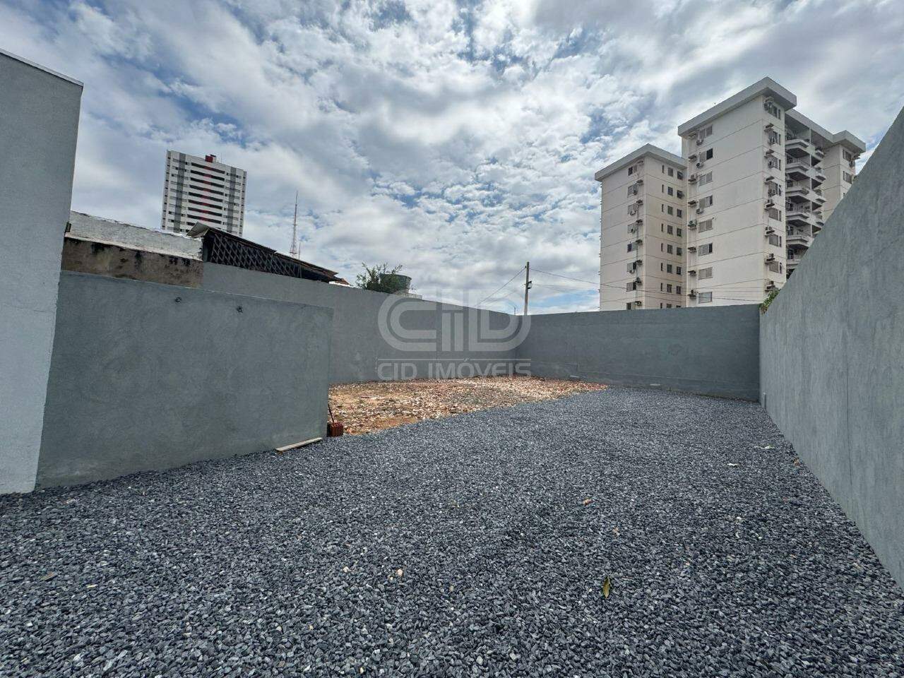 Prédio Comercial para aluguel no Araés: 