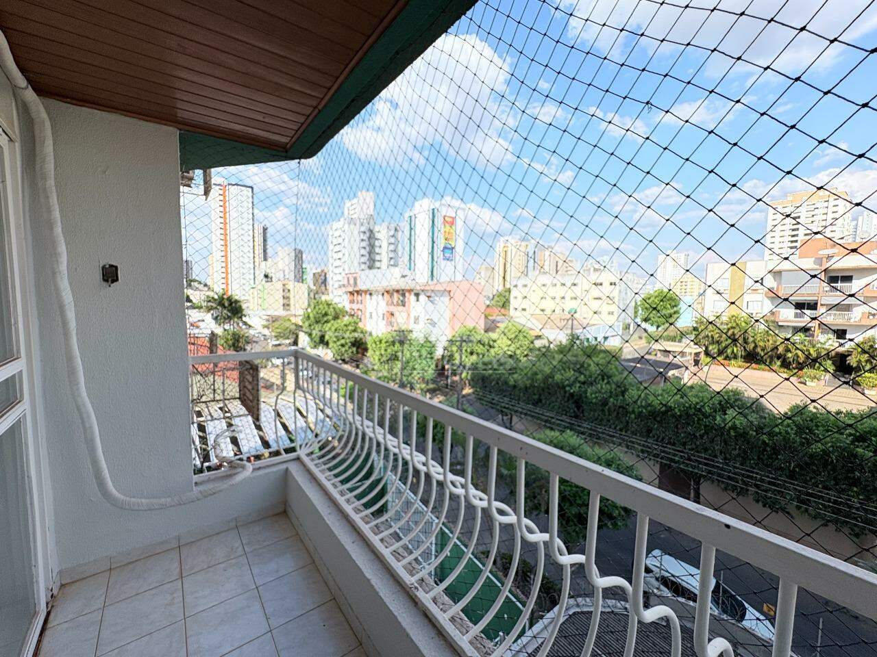 Apartamento à venda com 3 quartos, 106m² - Foto 2