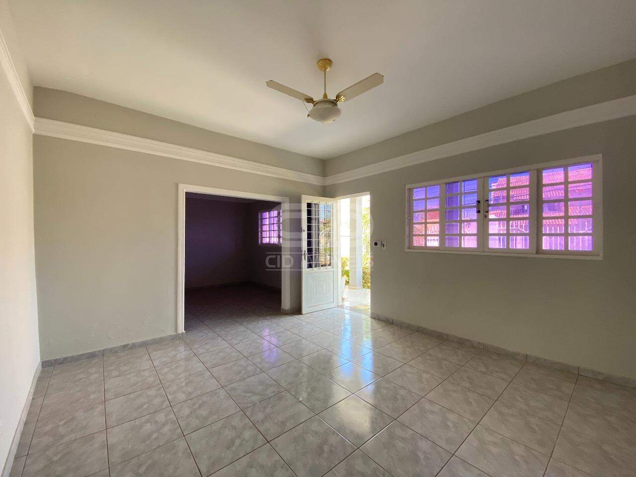 Casa à venda com 3 quartos, 300m² - Foto 6