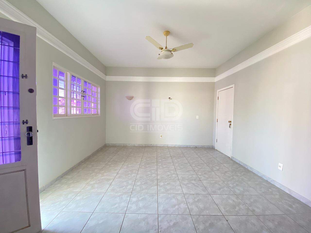 Casa à venda com 3 quartos, 300m² - Foto 5
