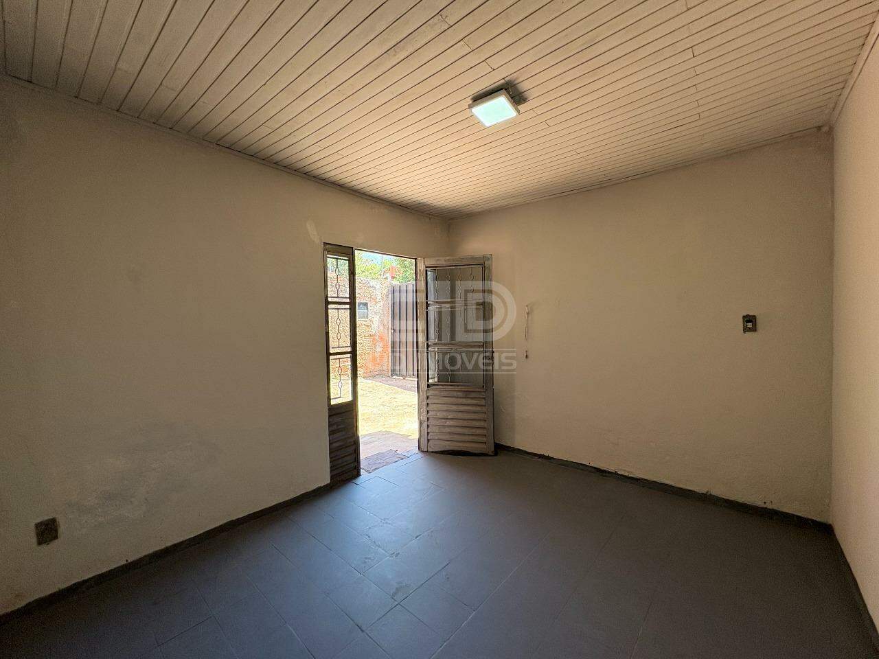 Casa à venda com 2 quartos, 150m² - Foto 1