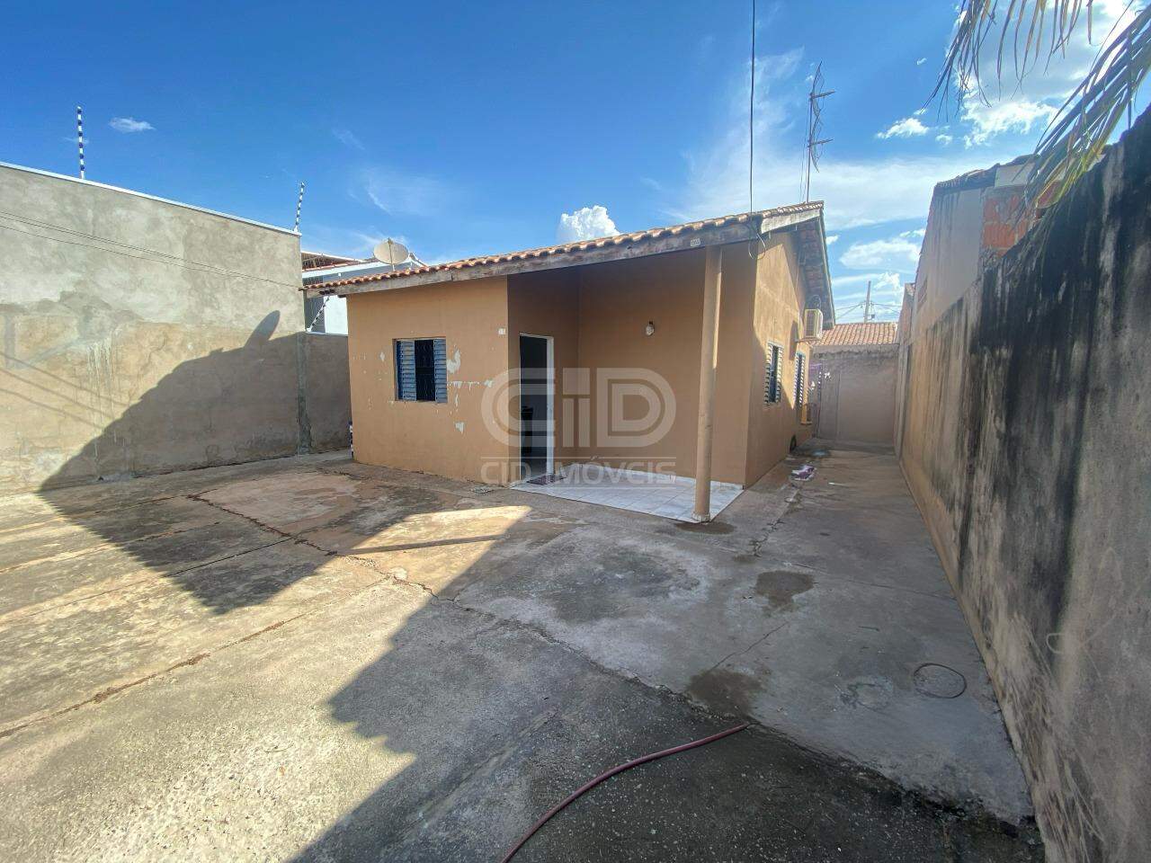 Casa à venda com 2 quartos, 50m² - Foto 1