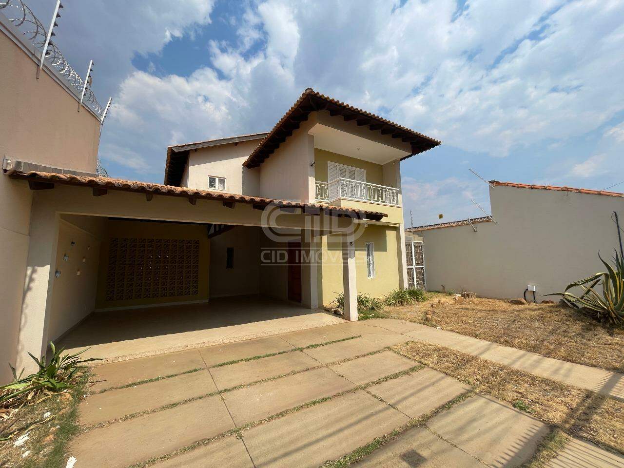 Sobrado para alugar com 3 quartos, 310m² - Foto 1