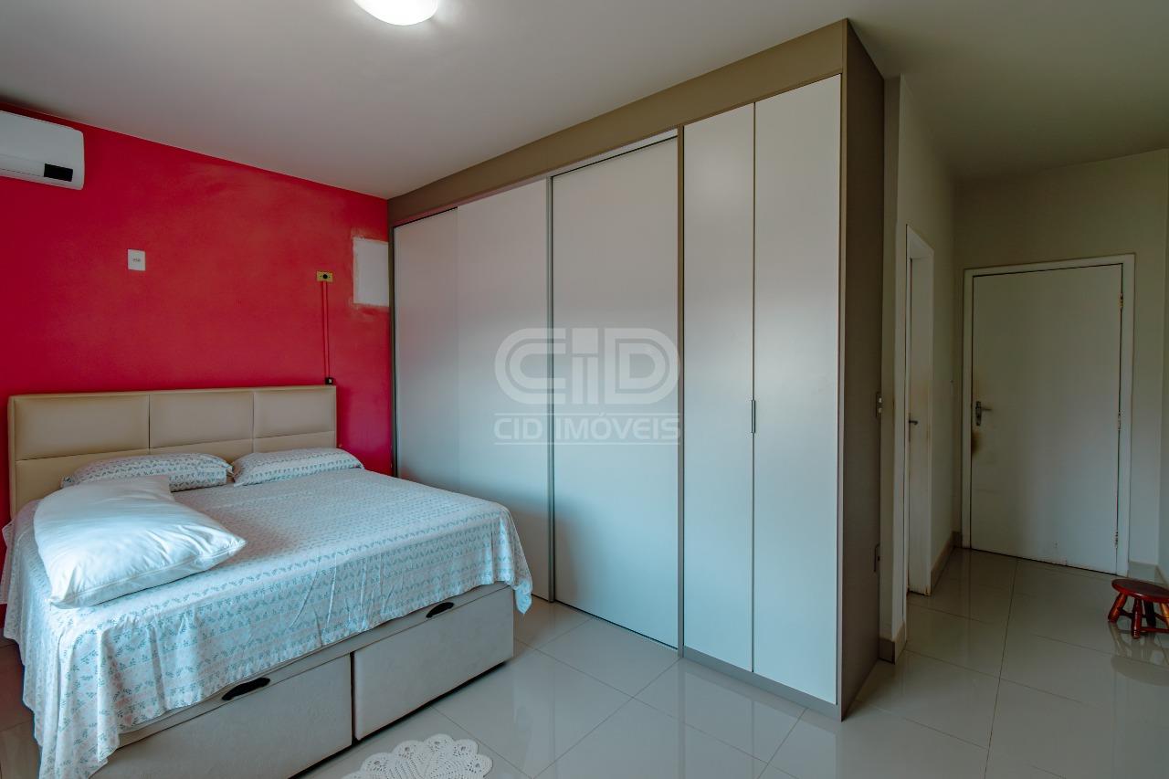 Casa à venda com 5 quartos, 240m² - Foto 7