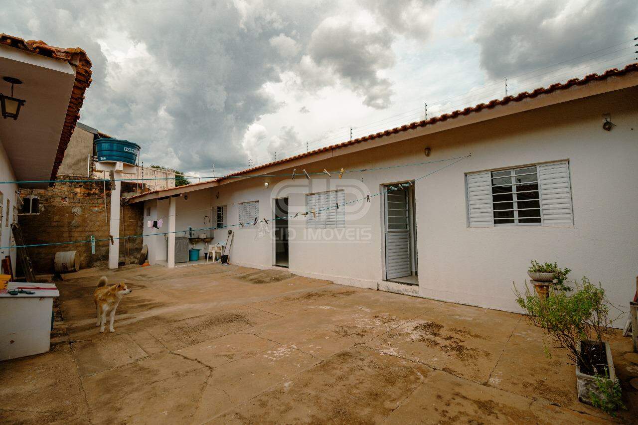 Casa à venda com 5 quartos, 240m² - Foto 11