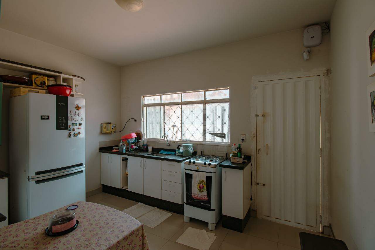 Casa à venda com 5 quartos, 240m² - Foto 9