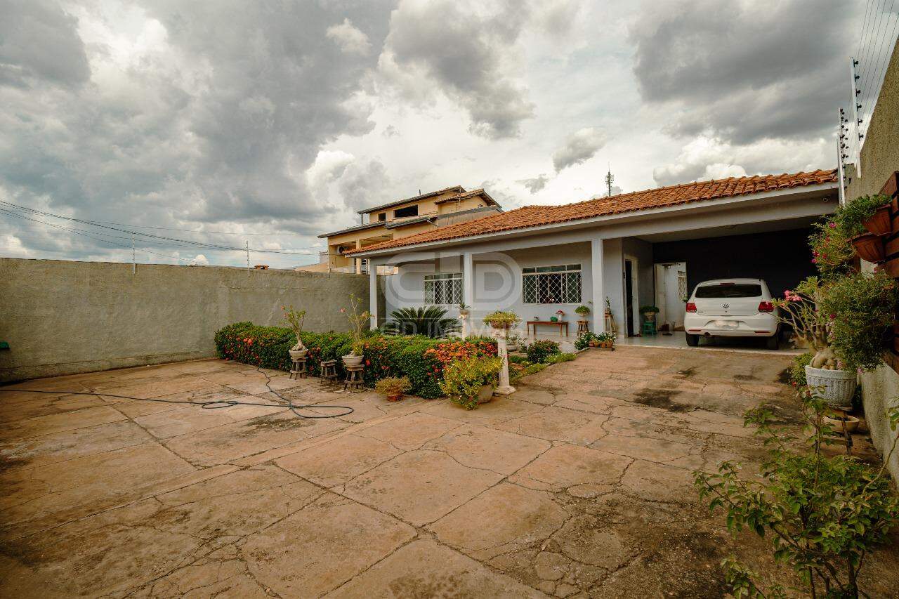 Casa à venda com 5 quartos, 240m² - Foto 17