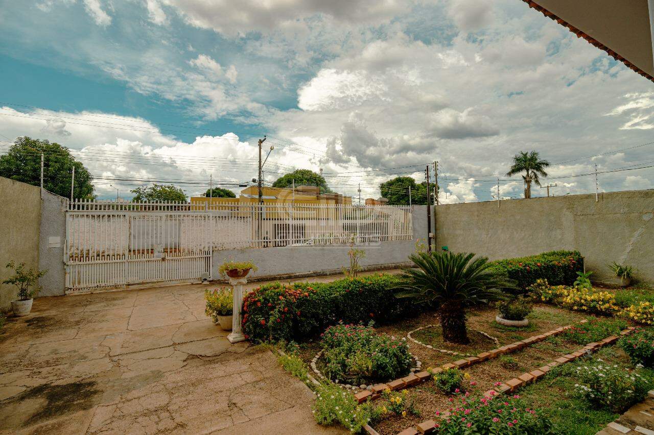 Casa à venda com 5 quartos, 240m² - Foto 18