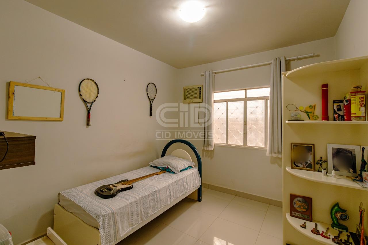 Casa à venda com 5 quartos, 240m² - Foto 3