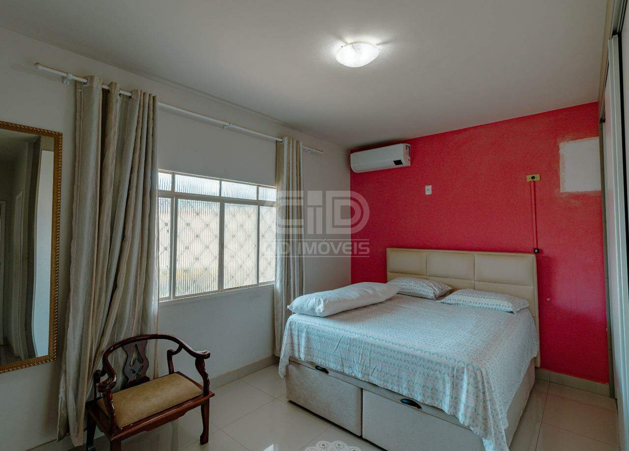 Casa à venda com 5 quartos, 240m² - Foto 6