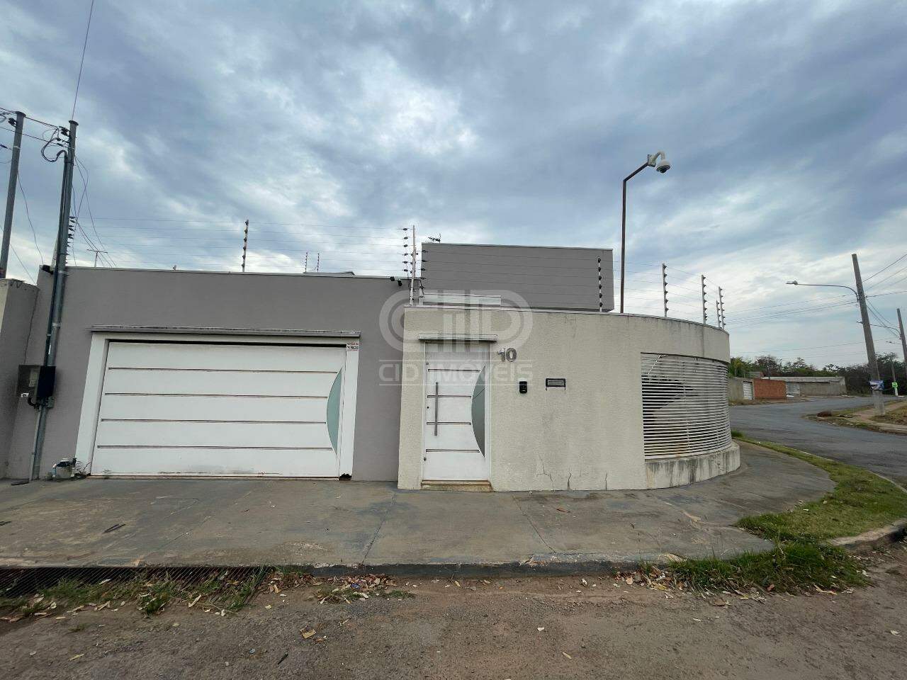 Casa para alugar com 3 quartos, 105m² - Foto 1