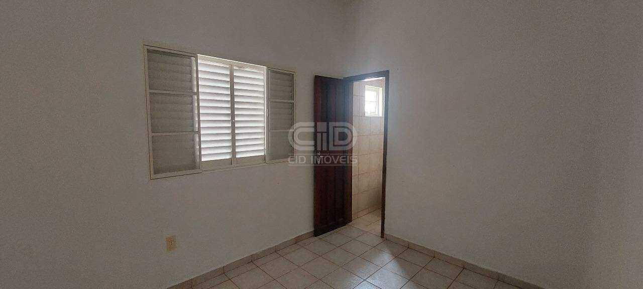 Casa à venda com 4 quartos, 224m² - Foto 4