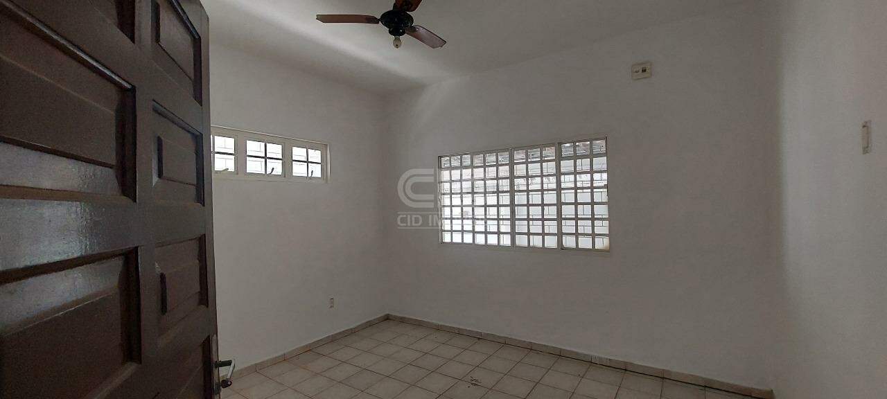 Casa à venda com 4 quartos, 224m² - Foto 9