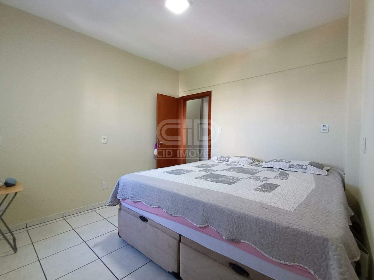 Apartamento à venda no Araés: 