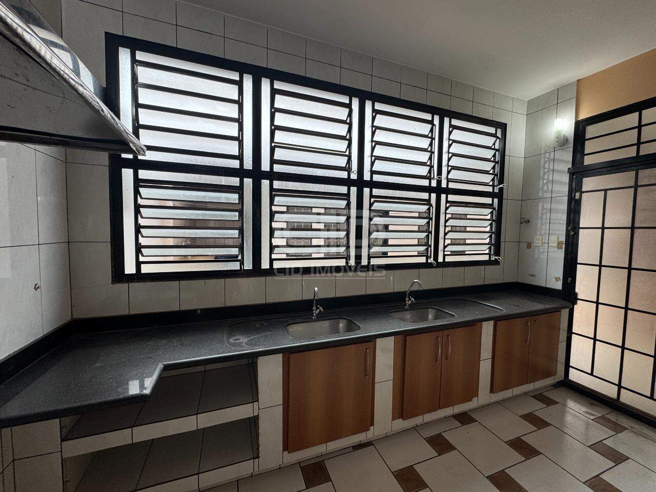 Casa Comercial para aluguel no Jardim Itália: 