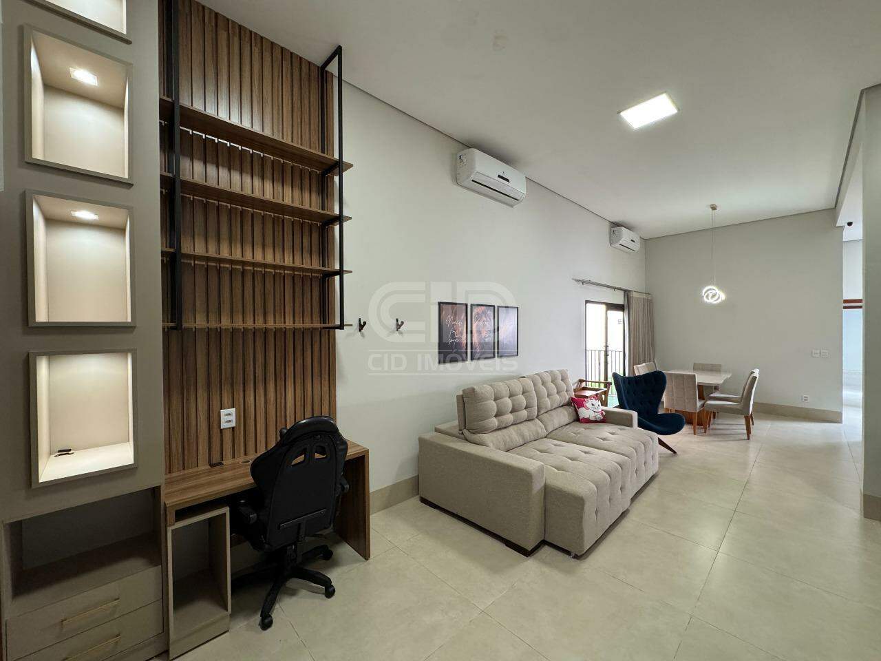 Casa com 3 Suítes e Piscina no Condomínio Belvedere II