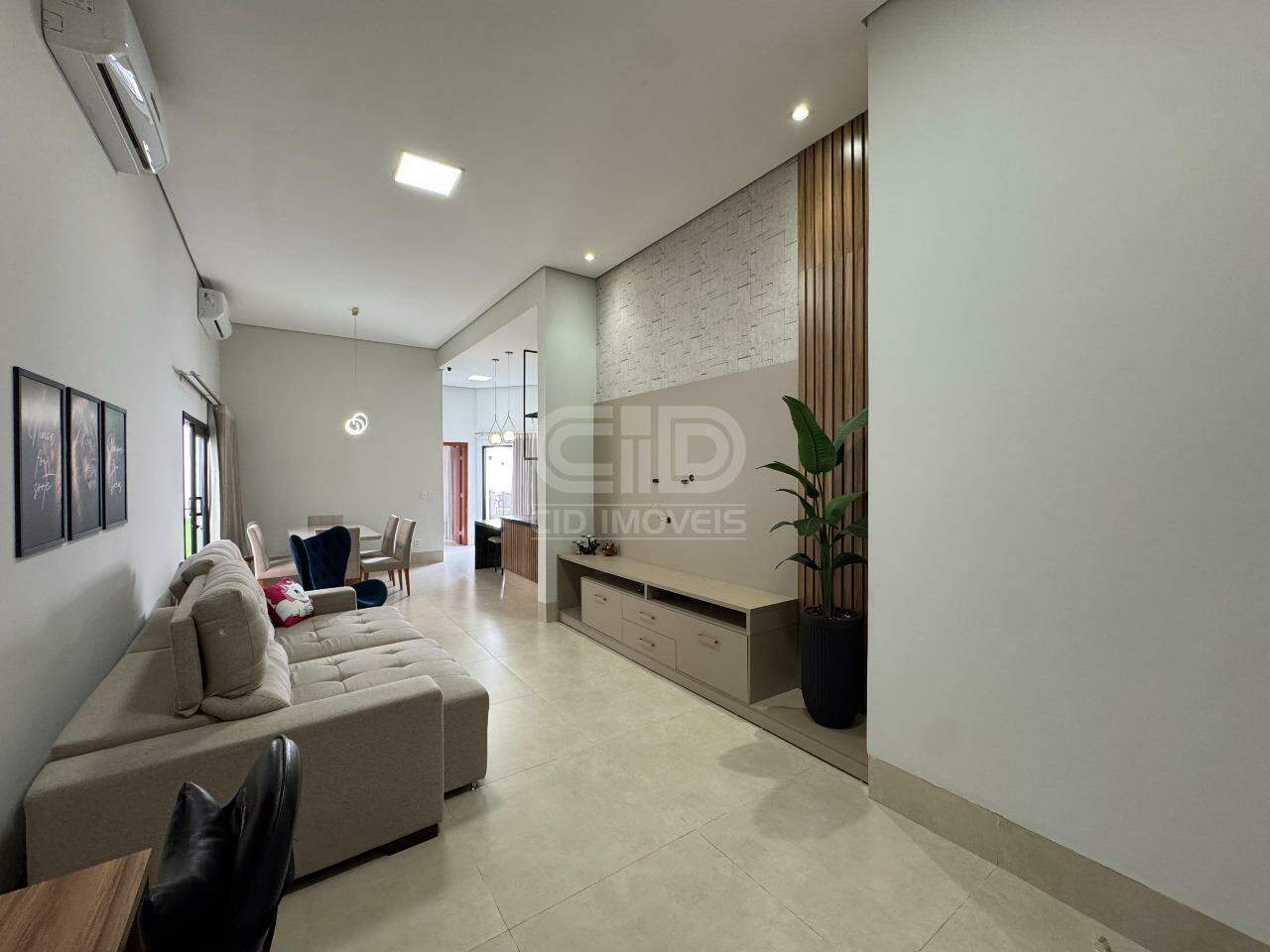 Casa com 3 Suítes e Piscina no Condomínio Belvedere II