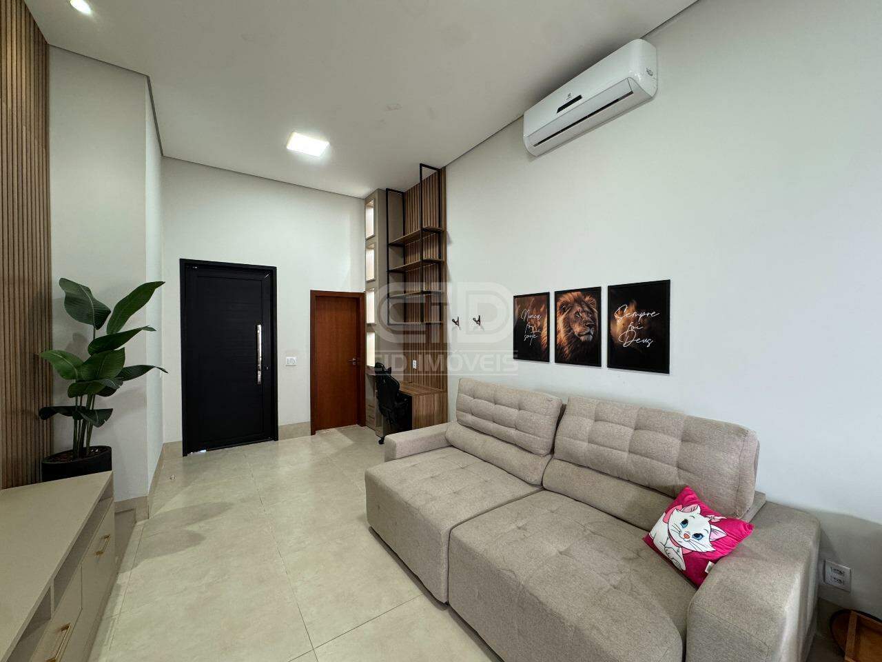 Casa com 3 Suítes e Piscina no Condomínio Belvedere II