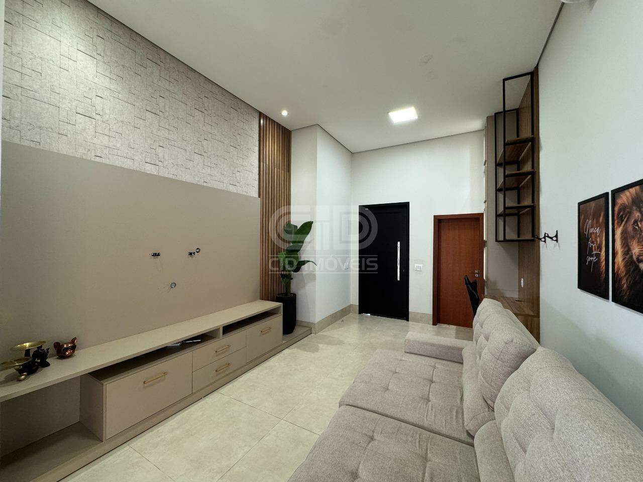 Casa com 3 Suítes e Piscina no Condomínio Belvedere II