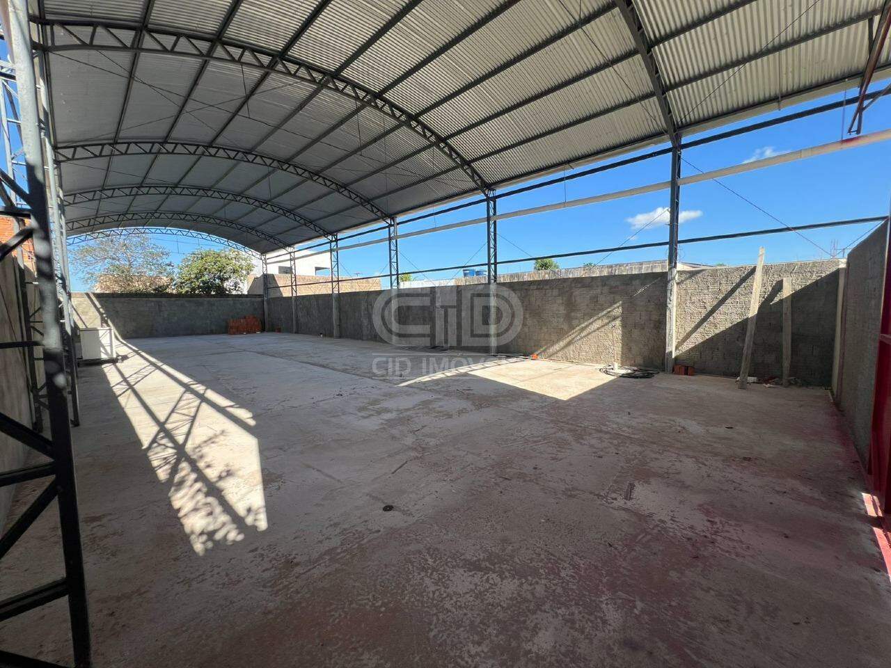 Galpão com 300m² Próximo ao Condomínio Villa Jardim