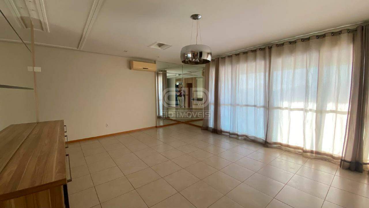 Apartamento com 3 Suítes no Edifício Torre de Valência