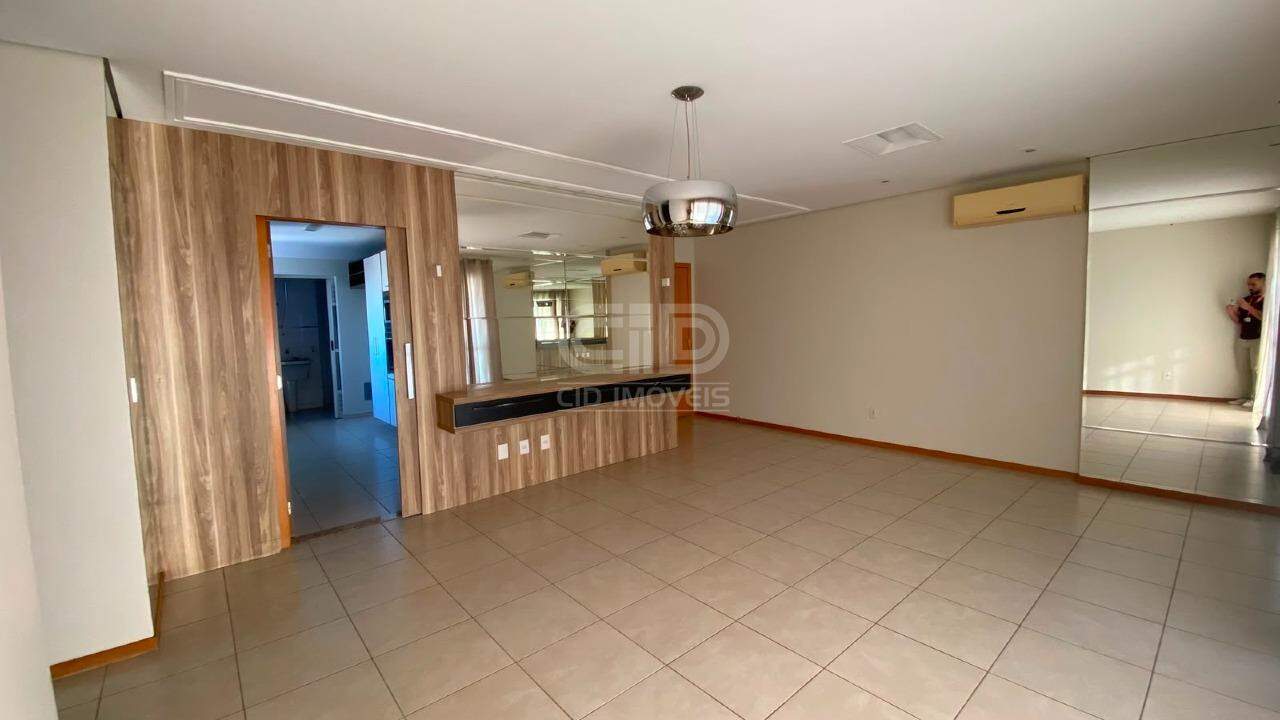 Apartamento com 3 Suítes no Edifício Torre de Valência