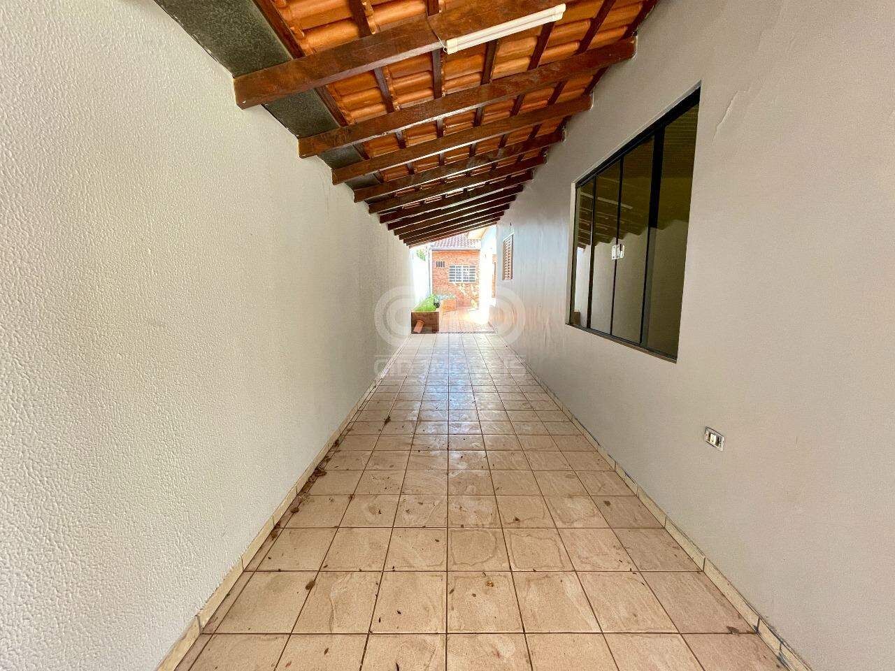Casa térrea com 3 quartos no Parque Atalaia