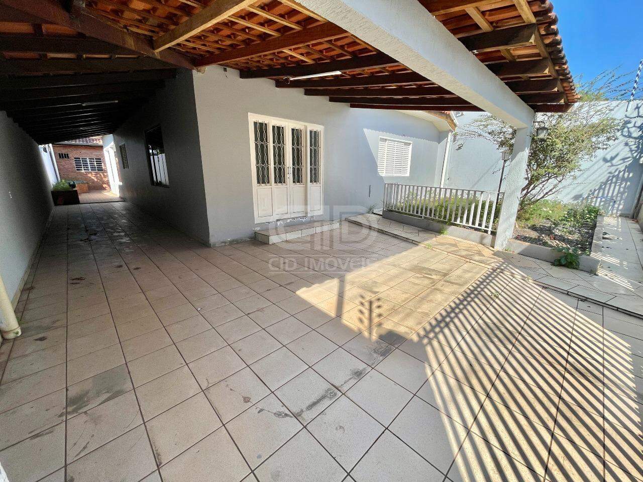 Casa térrea com 3 quartos no Parque Atalaia