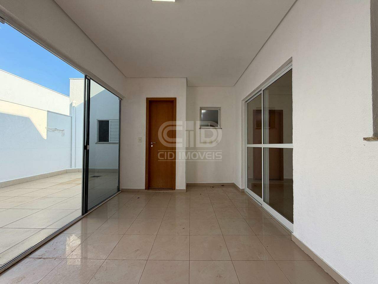 Casa térrea à venda de 3 Quartos sendo 1 Suíte no Condomínio Saint Joseph 