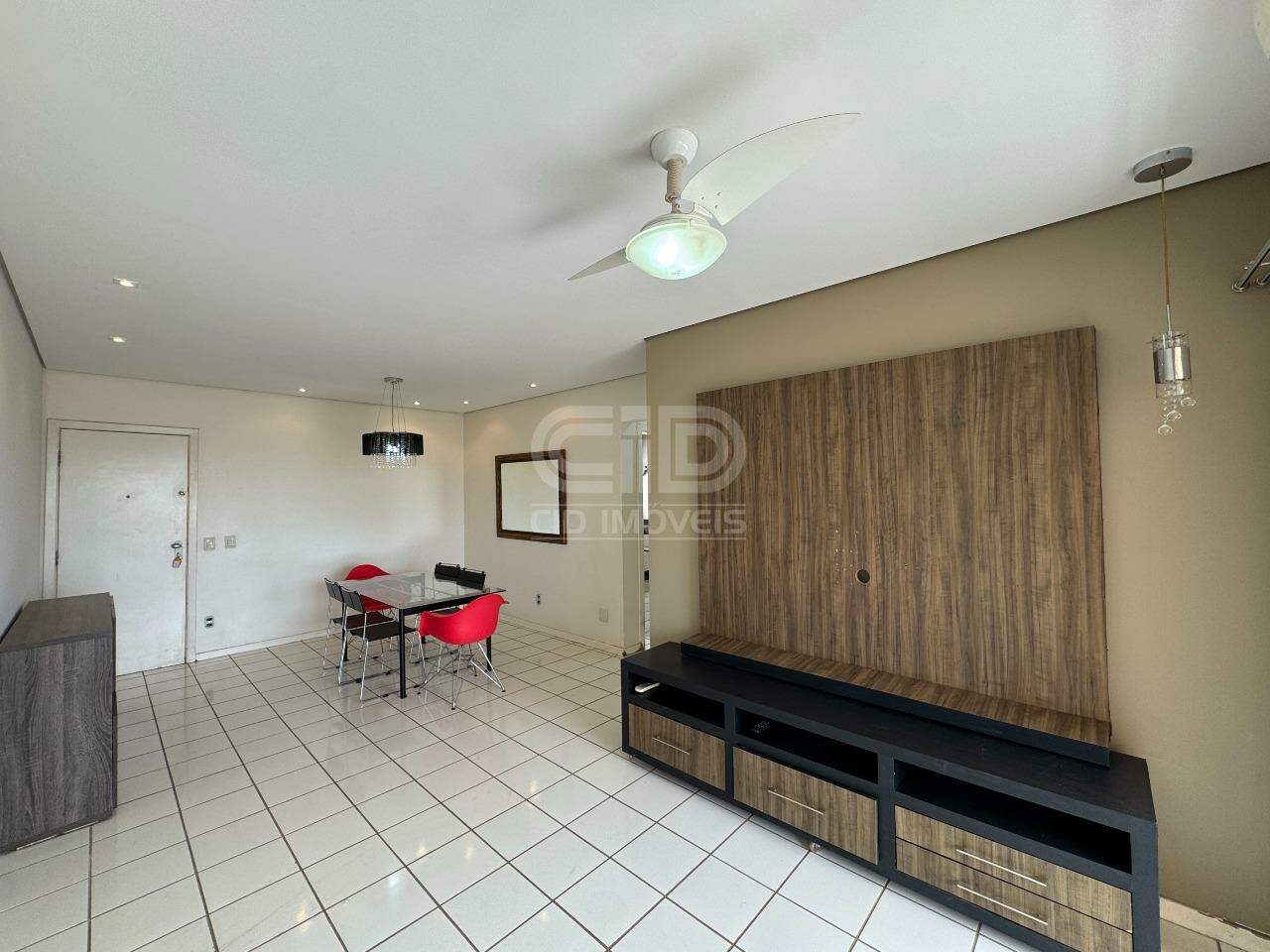 Apartamento com 2 Quartos no Edifício Porto Real