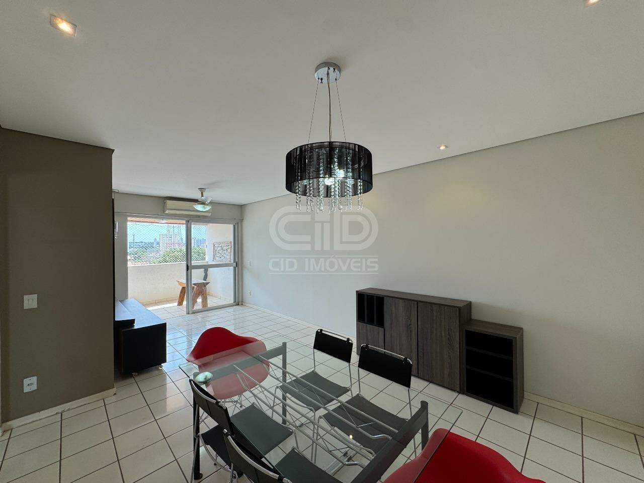 Apartamento com 2 Quartos no Edifício Porto Real