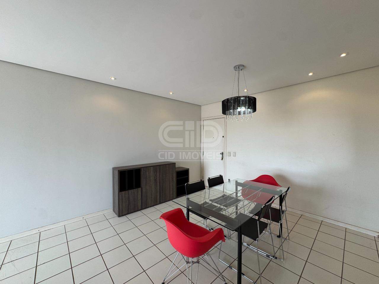 Apartamento com 2 Quartos no Edifício Porto Real