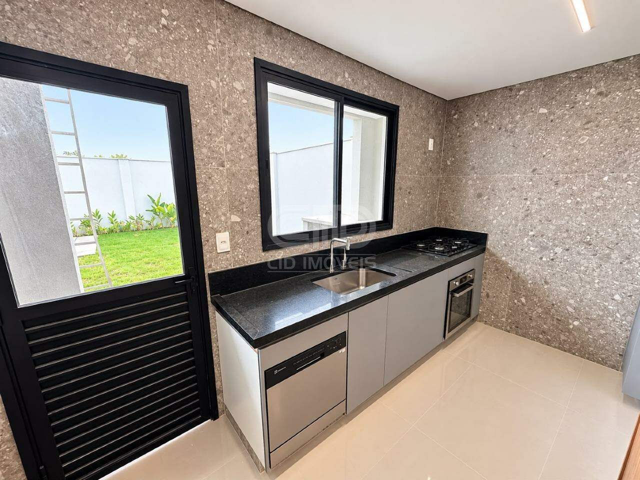 Casa em Condomínio para aluguel no Santa Cruz: 