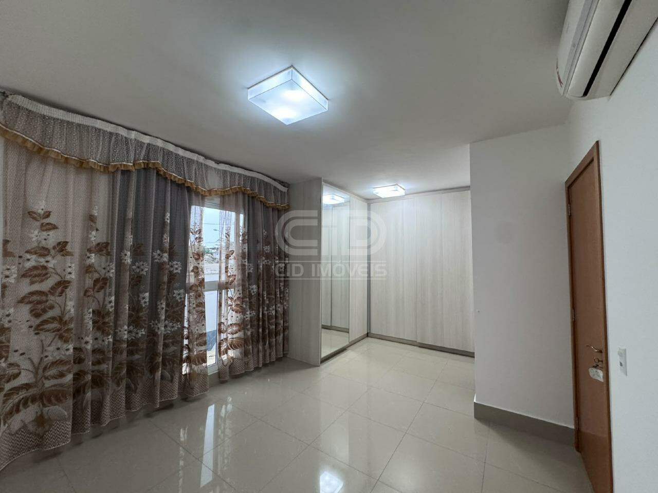 Casa em Condomínio para aluguel no Santa Cruz: 