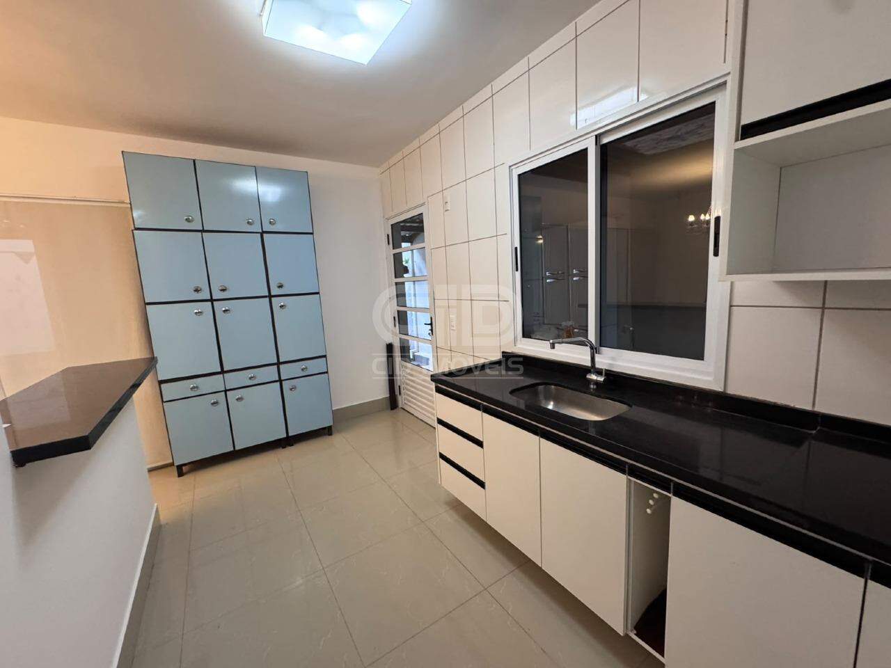 Casa em Condomínio para aluguel no Santa Cruz: 