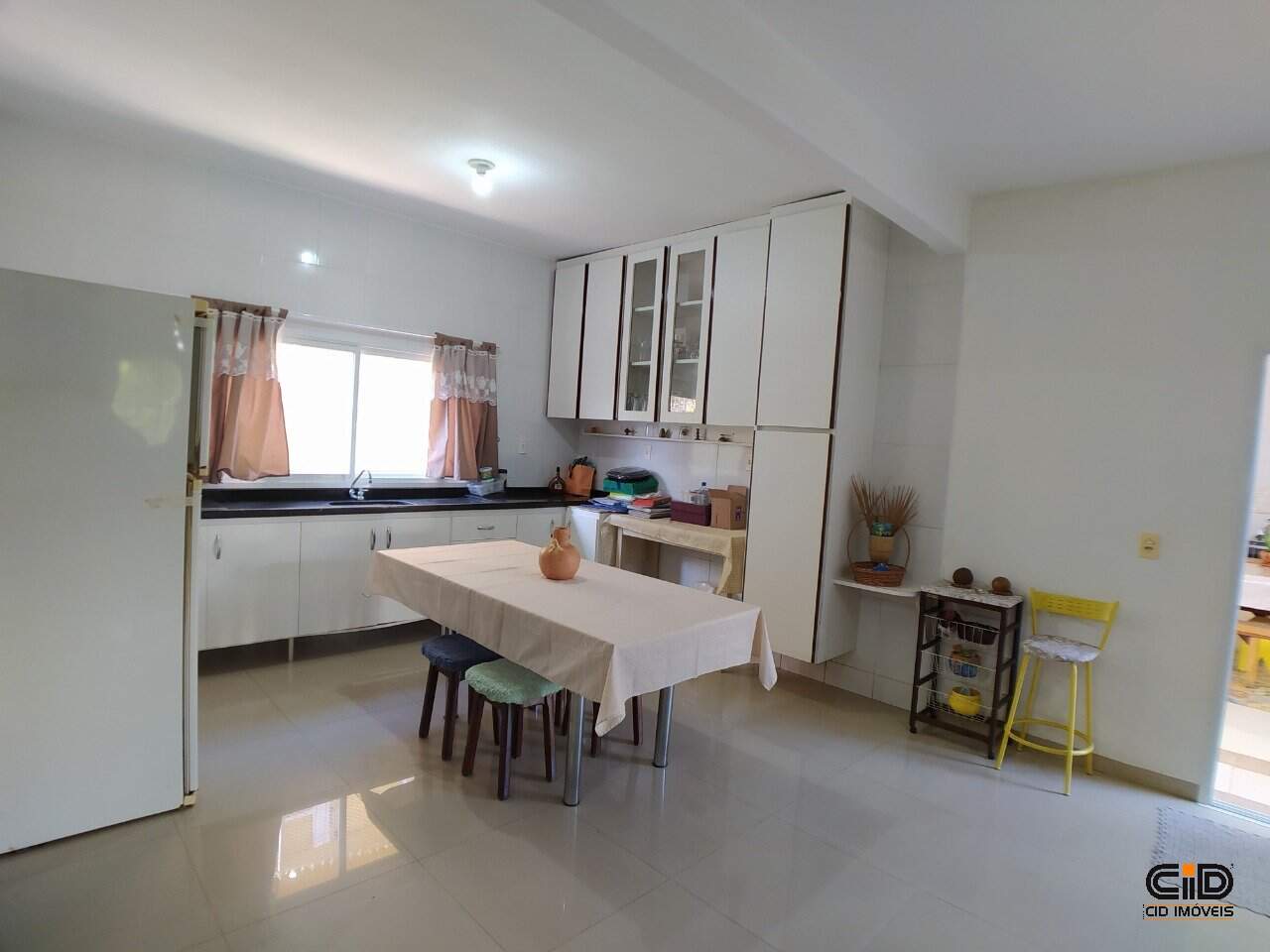 Sobrado, 4 quartos, 332 m² - Foto 1