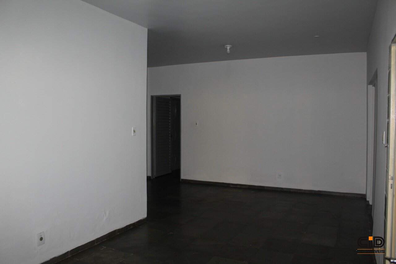 Casa à venda com 3 quartos, 201m² - Foto 2