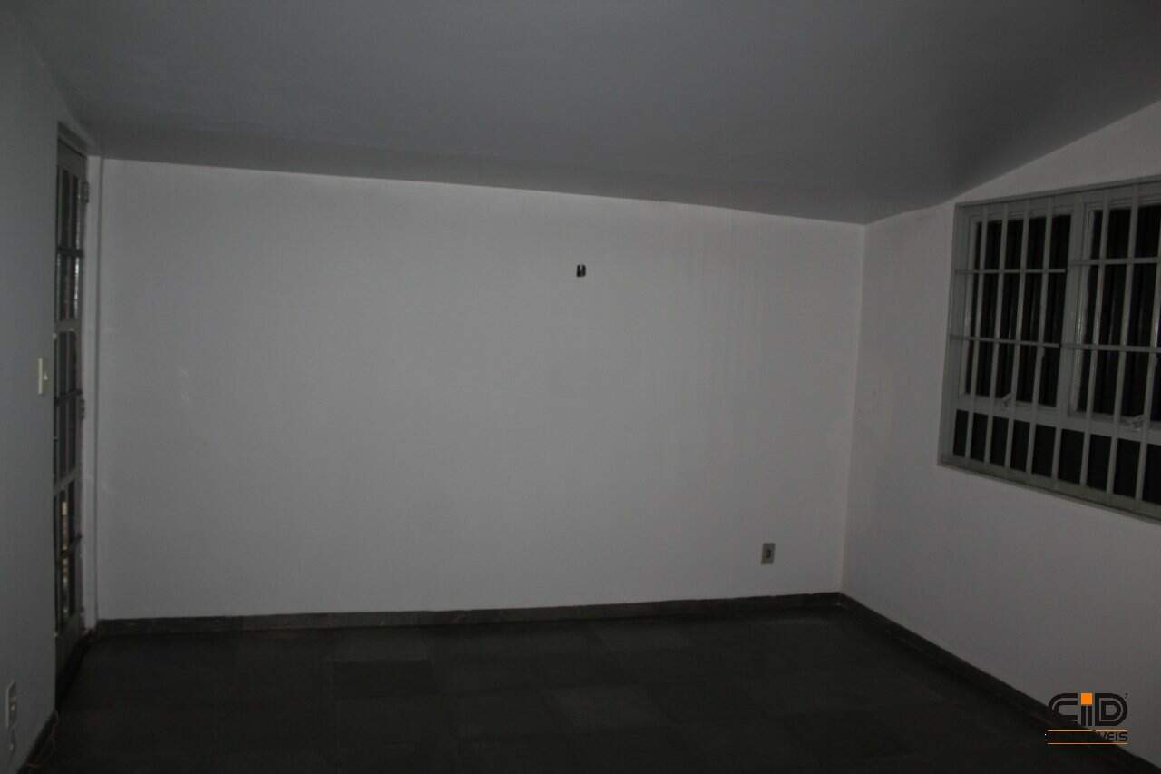 Casa à venda com 3 quartos, 201m² - Foto 4