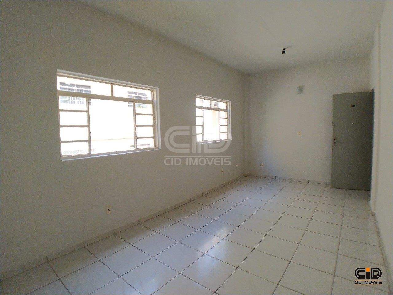 Apartamento à venda com 3 quartos, 95m² - Foto 1