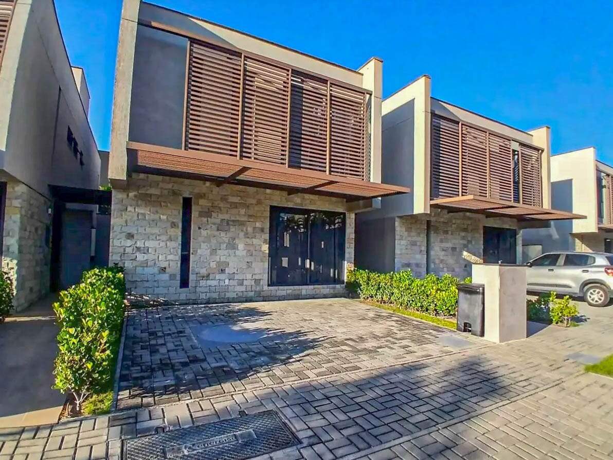 Casa em Condominio à venda no Intermares: 