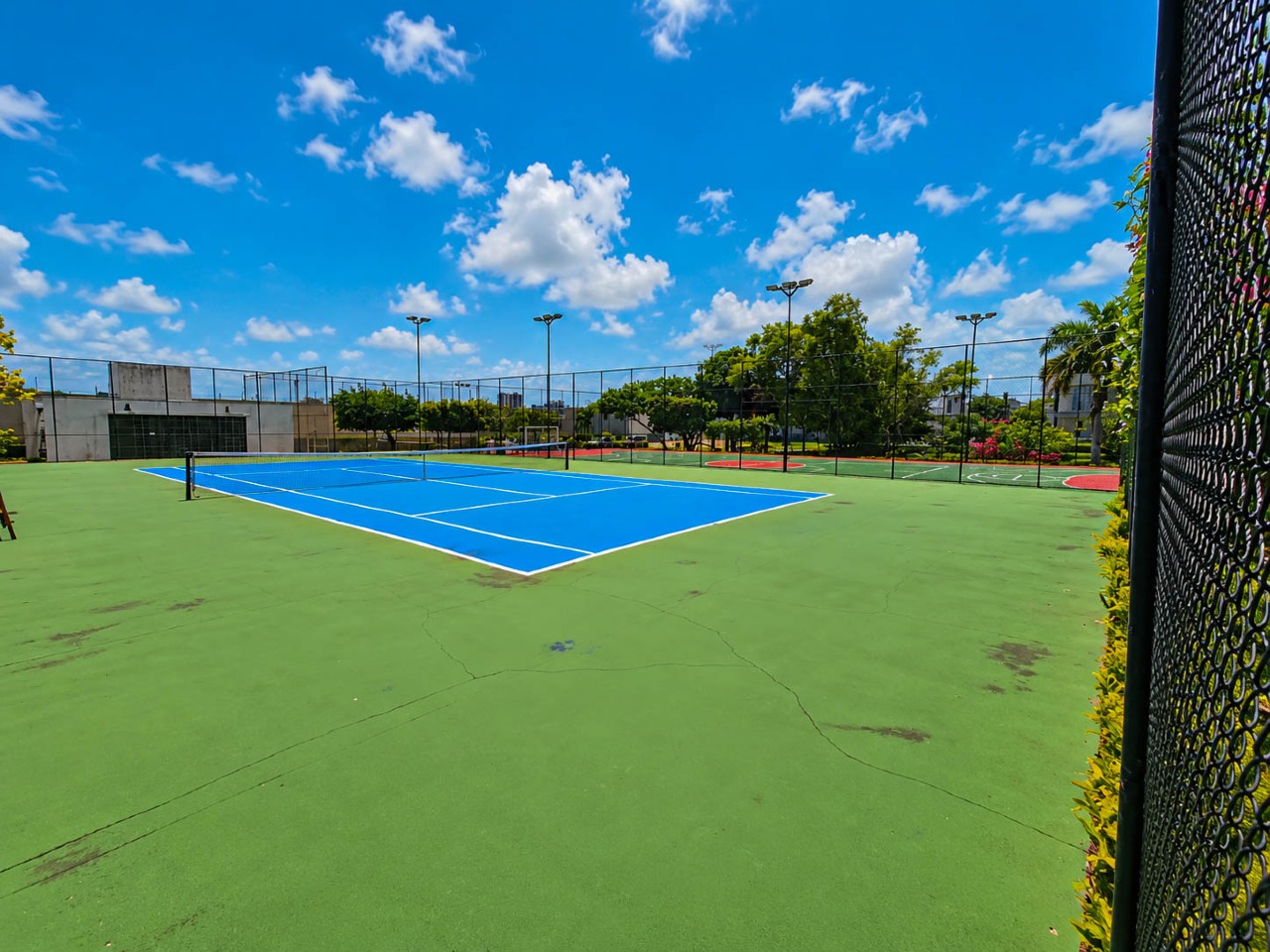 Lote em condomínio à venda no Intermares: 