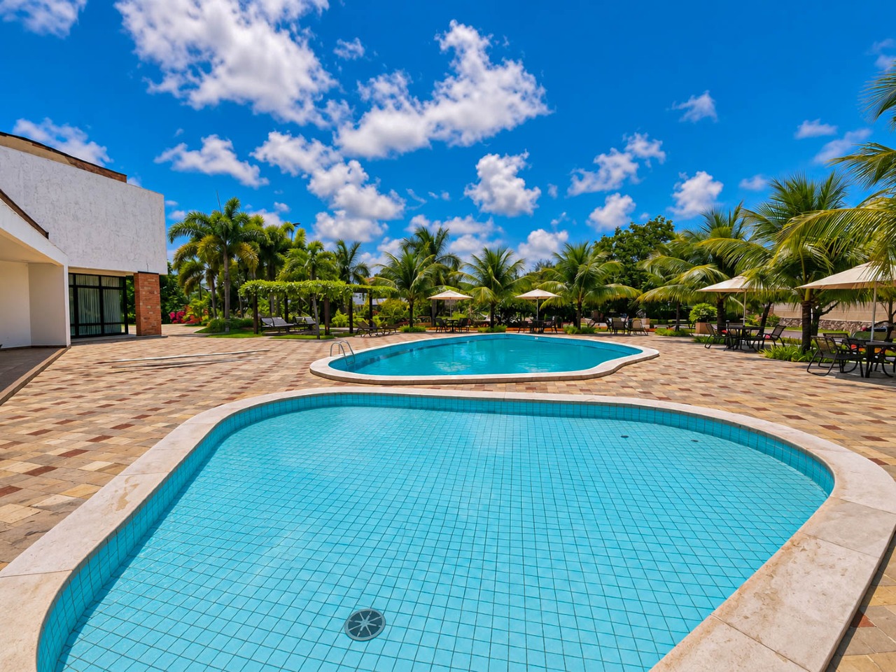 Lote em condomínio à venda no Intermares: 