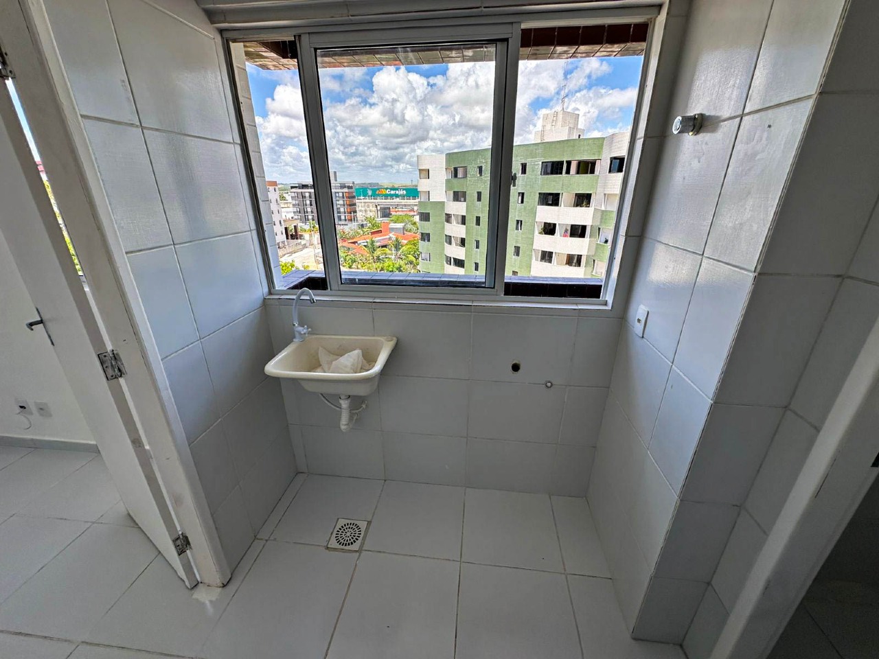 Apartamento para aluguel no Intermares: 