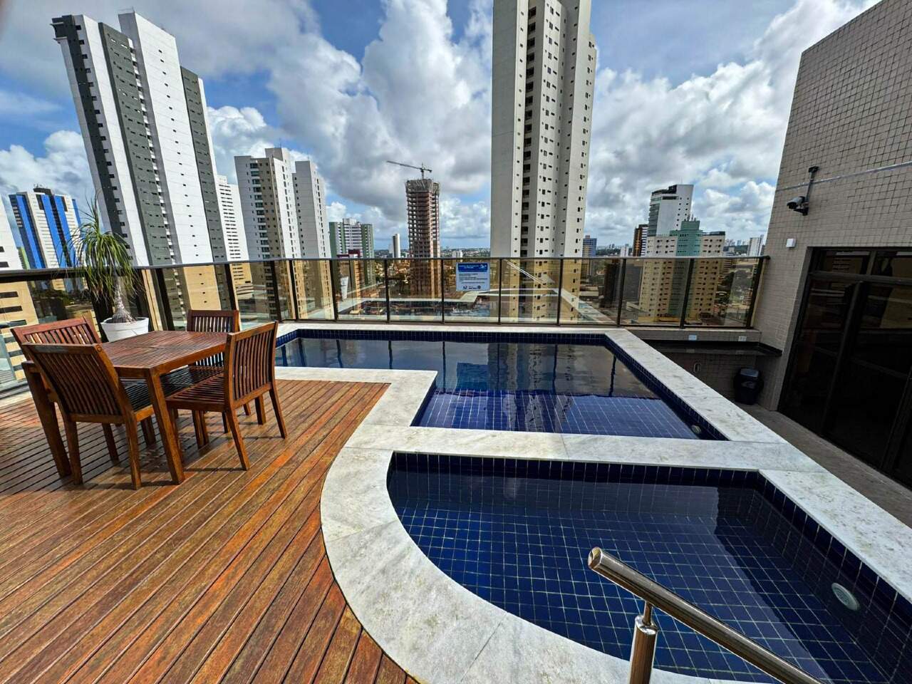 Apartamento à venda no Brisamar: 