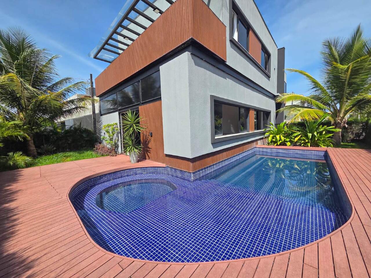 Casa em Condominio à venda no Intermares: 