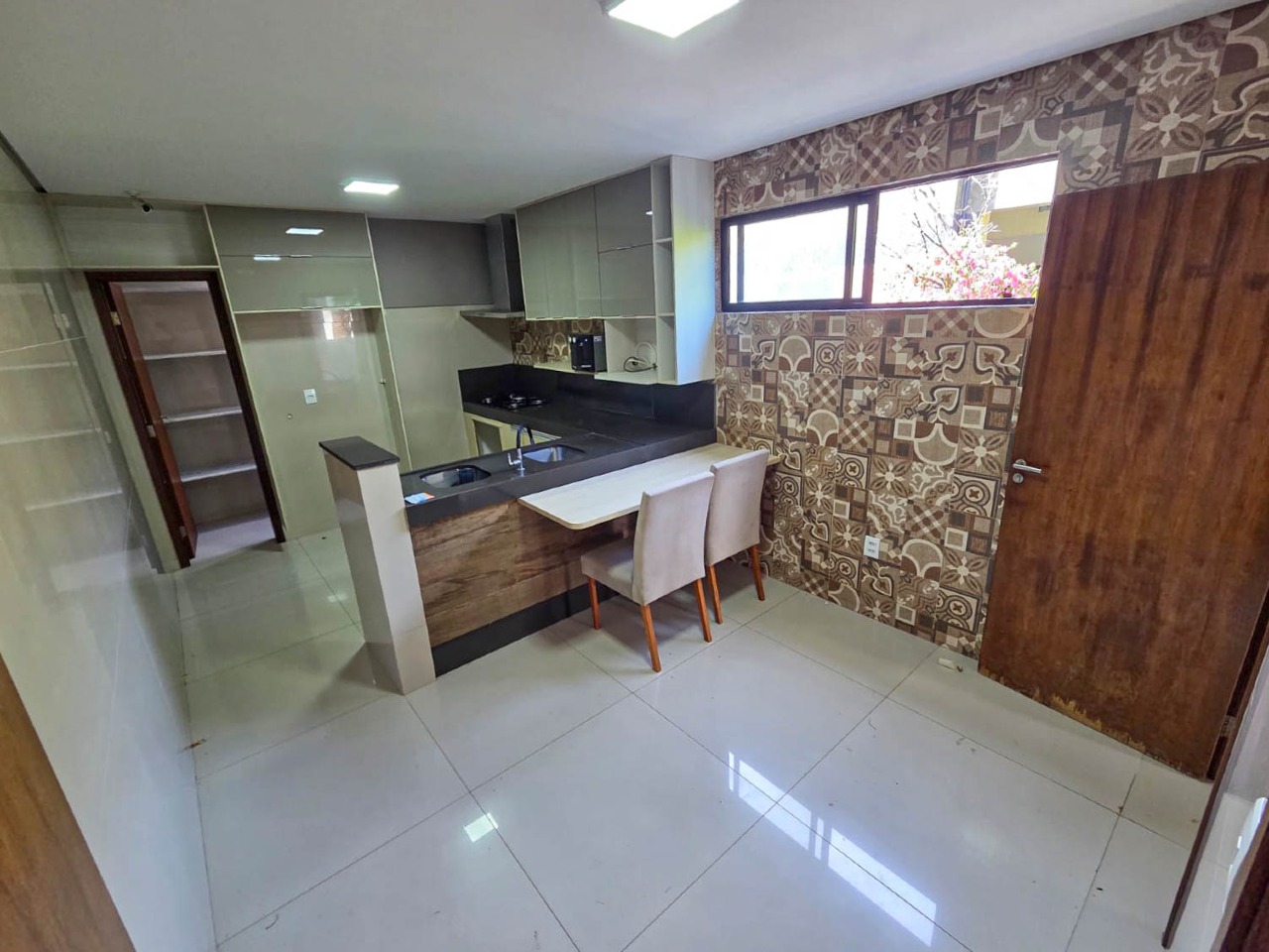 Casa em Condominio à venda no Intermares: 