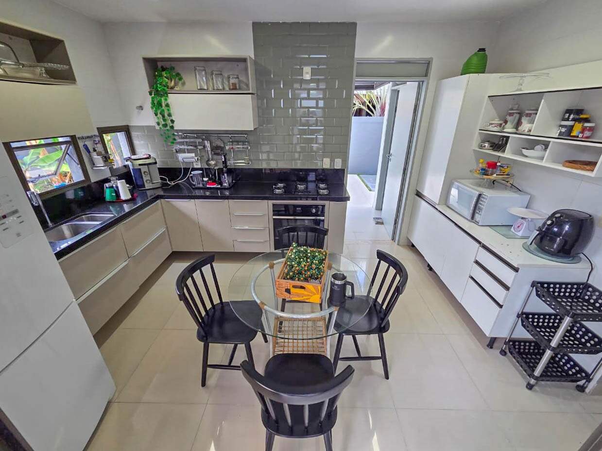 Casa em Condominio à venda no Intermares: 